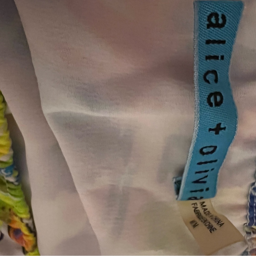 Alice + Olivia blouse 96% silk floral off shoulder bubble cuff stunning top ✨ - Picture 6 of 8